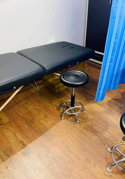 Orthopedic physiotherapy treatment table
